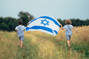 Celebrating Yom Ha'atzmaut with Young Kids Neshamah Institute by Rabbi Amy Rader of the Neshamah Institute in Boca Raton, Florida